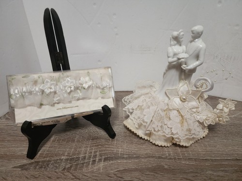 Vtg Wedding Cake Topper White Bride Groom Lace & Faux Pearls & Flowers + Garter - Picture 2 of 9