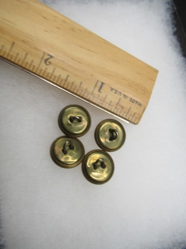 Vintage lot 4 gold tone enameled white Victorian buttons 5/8" diam - Picture 5 of 5