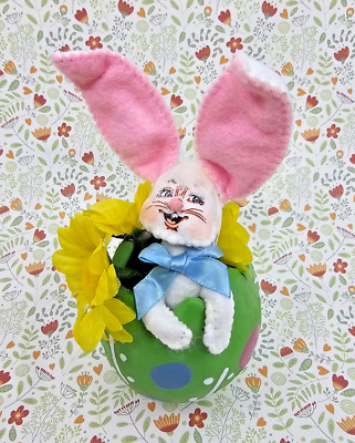 * Cute Annalee Easter Bunny Rabbit in Hatched Green Egg with Yellow Daisies *