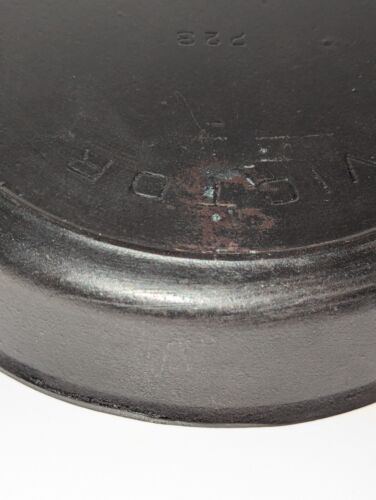 Cast Iron Victor #723, Skillet w/ Heat Ring 9" Painted - Picture 12 of 12