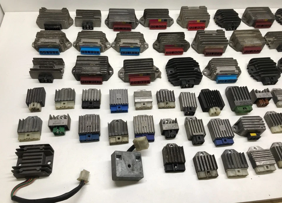 REGOLATORE DI TENSIONE SCOOTER MOTO PIAGGIO GILERA YAMAHA APRILIA HONDA ECC - Immagine 2 di 4