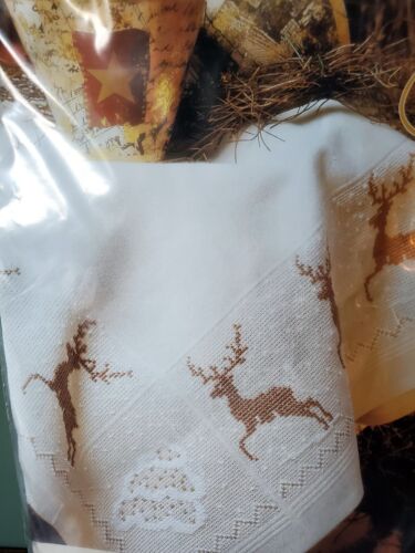 FHA Cross Stitch Kit Modell 8295 'Deer in the Snow' 90x90 cm Tablecloth NEW - Picture 2 of 6