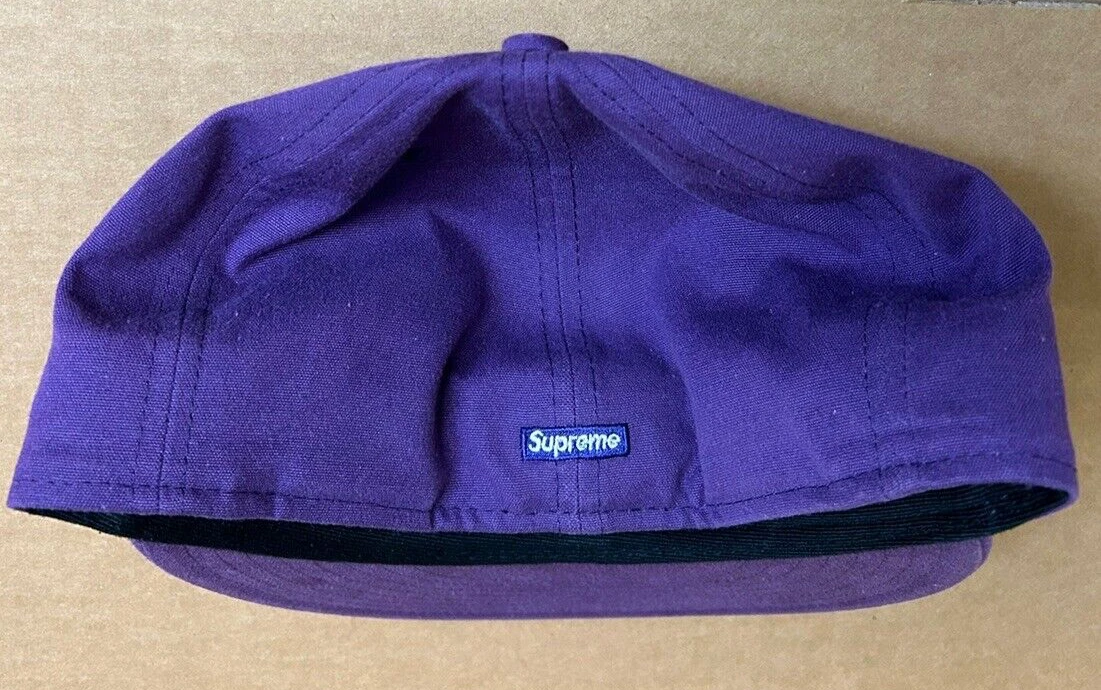 NUOVISSIMO Cappellino Supreme Apple New Era 59Fifty Fitted Viola CAMPIONE Taglia 7 1 4