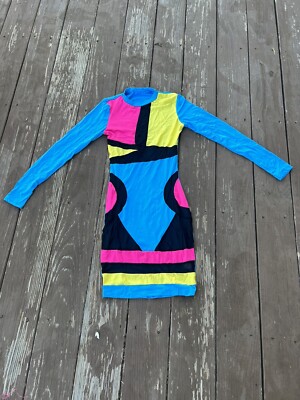 Stunning colorful Bodycon dress with long sleeves and mesh details medium