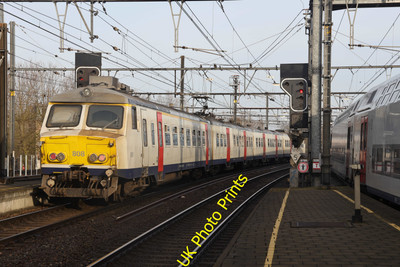 Foto SNCB Belgische Eisenbahn 6x4 Baureihe 75 EMU 808 bei Antwerpen Berchem um 2023
