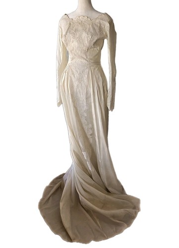 Vintage 1950s Ivory Wedding Gown, Romantic, Pearl, Lace, Train, Victorian - Picture 2 of 15