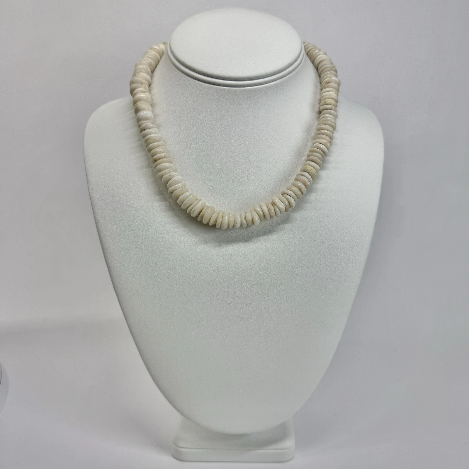 Hawaiian Chunky Puka Shells Natural Genuine Vintage Necklace Jewelry N412