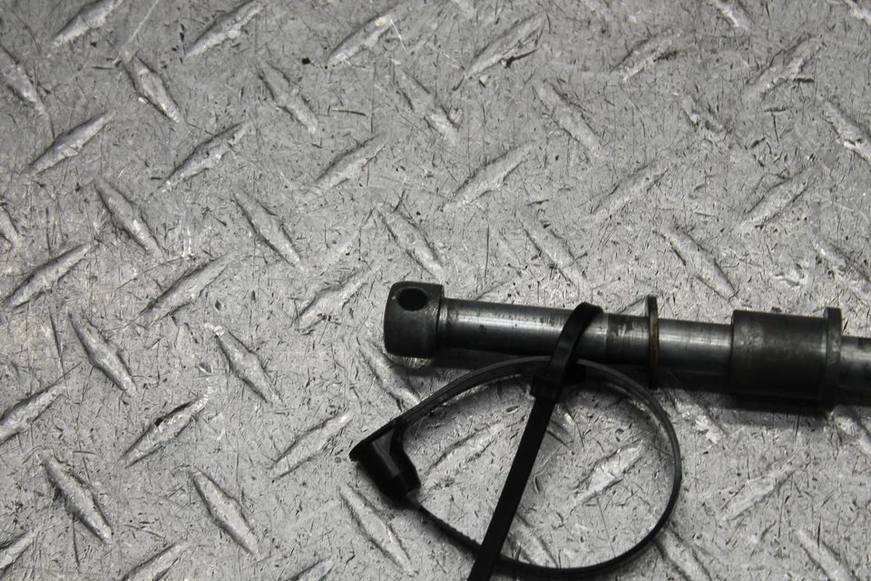 Suzuki TS100 1980 llanta delantera eje pivote perno 54711-16504 Foto 2 de 4