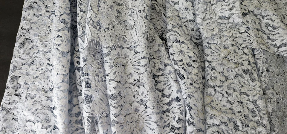 Светло-голубая кружевная ткань Couture с цветочным рисунком — 3 ярда x 45–46 дюймов ширина — роскошь и свадьба - Изображение 3 из 4