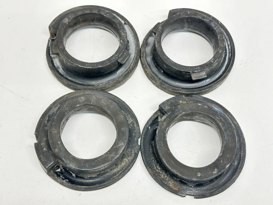 T503131 20132020 Lincoln MKZ Rear Suspension Coil Spring Mount Insulation Se G2U Foto 4 de 4