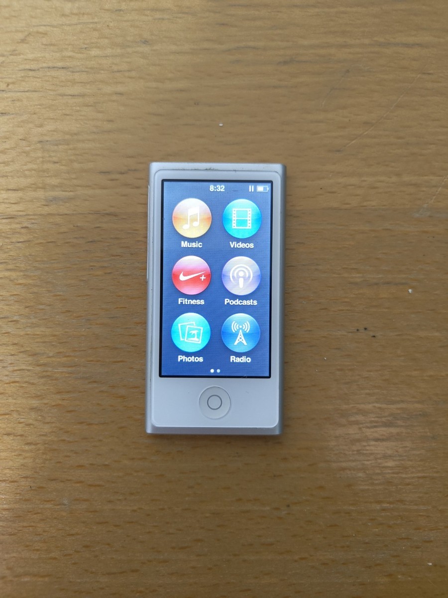 Apple iPod Nano 7th Generation Silver (16GB) Read