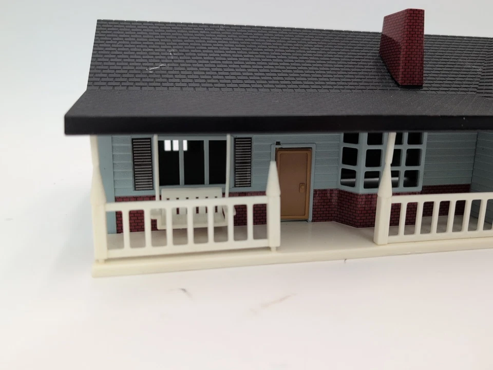 1/64 Ertl Farm Country Farm House Set Single Story  - Image 3 of 4