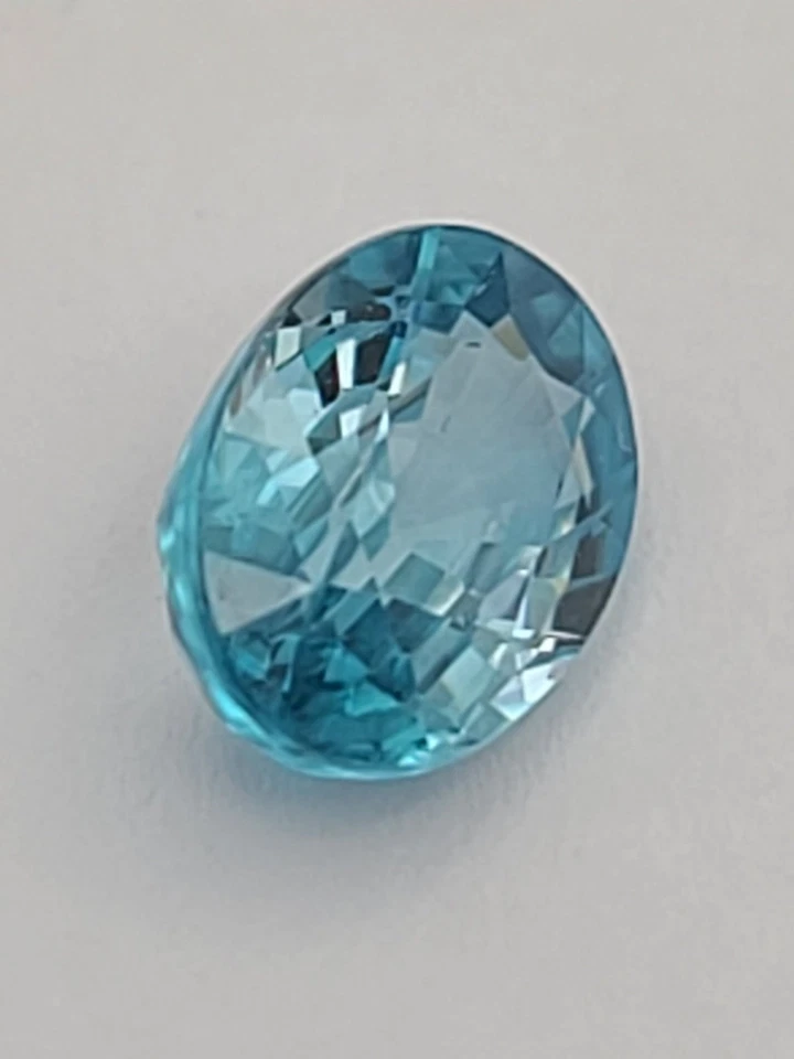 Piedra preciosa de circón azul natural de 2,83 quilates ETW - corte ovalado Foto 2 de 4