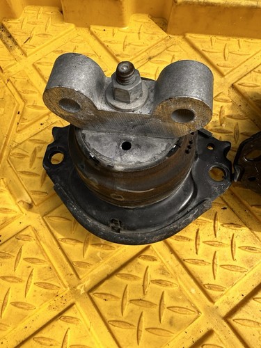 2015-2023 DODGE CHALLENGER 3.6 SXT ENGINE RIGHT LEFT MOUNT SUPPORT BRACKET π₯ - Picture 2 of 5