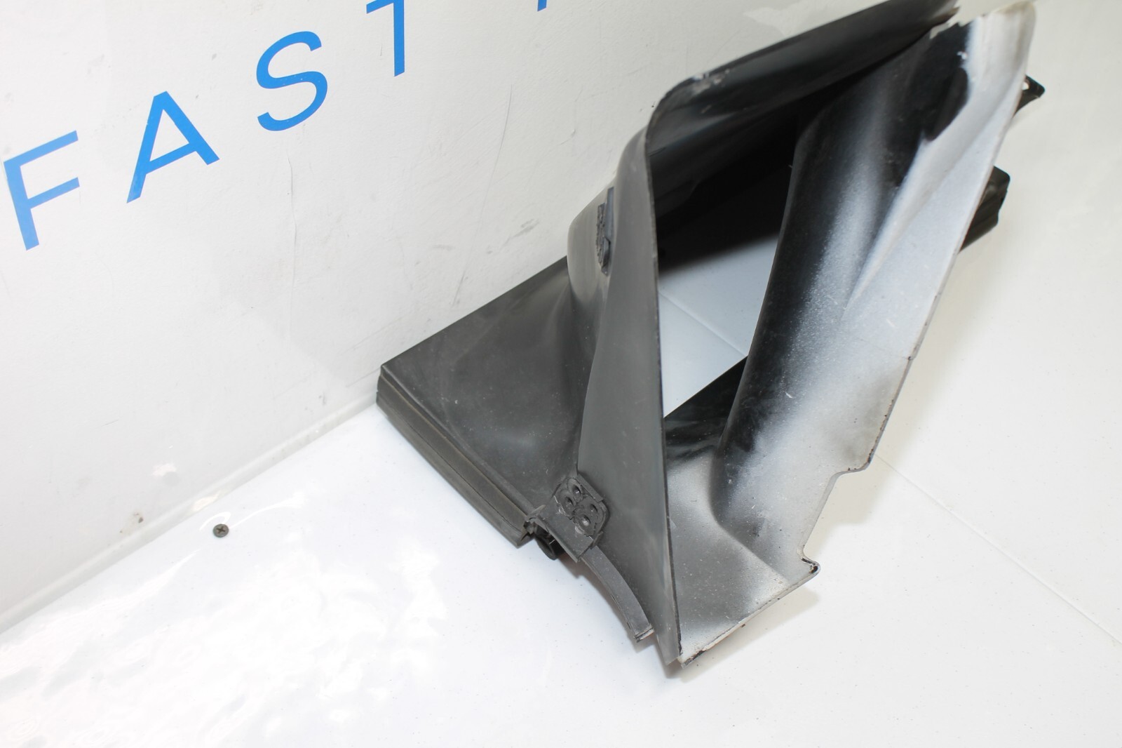 15-20 LAMBORGHINI HURACAN LH LEFT DRIVER REAR AIR DUCT TUBE BROKE TAB 4T0117335