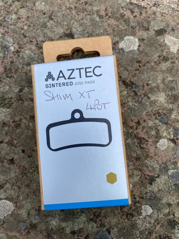 Aztec Sintered disc brake pads for Shimano XT 4 pot callipers