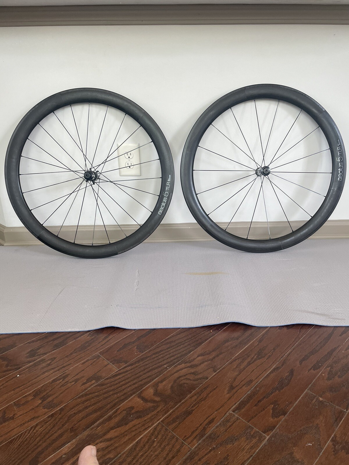 Bontrager Aeolus 5 TLR 11 spd, Clincher, Wheel Brake Wheelset, DT Swiss