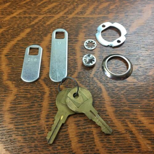 Herman Miller File Cabinet Replacement Key LL293 Lot of 2 Keys Plus Extra Misc. - 第 1/5 張圖片