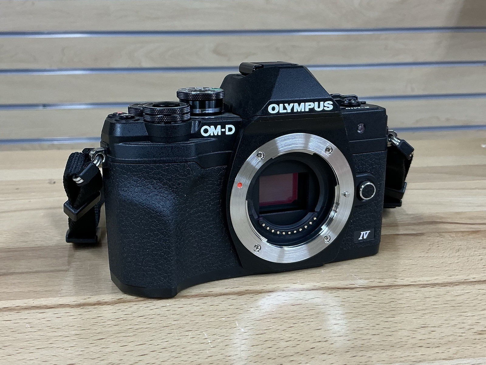 Olympus OM-D E-M10 Mark IV Camera 20.3MP Micro FT Body w/ Lens 673 Shutter Count