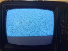 TV portátil Amtel de colección 5" blanco y negro modelo TV-0600 - AC/DC - utilería retro