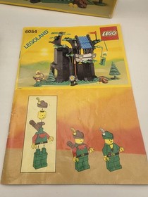 LEGO Forestmen's Hideout (6054) Vintage Mostly Complete W/ Box And Manual