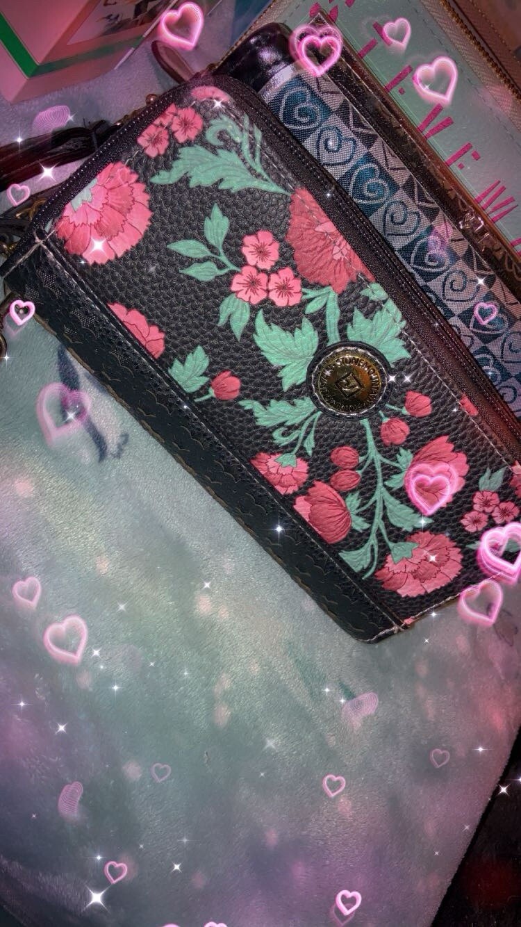 Slim RFID-Blocking Leather Wallet for Men and Women-image