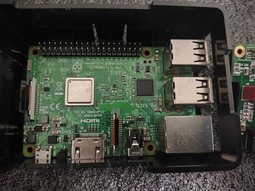 Raspberry Pi 3 Model B SBC with Case, Audio Hat, 32GB MicroSD Card - Picture 10 of 10