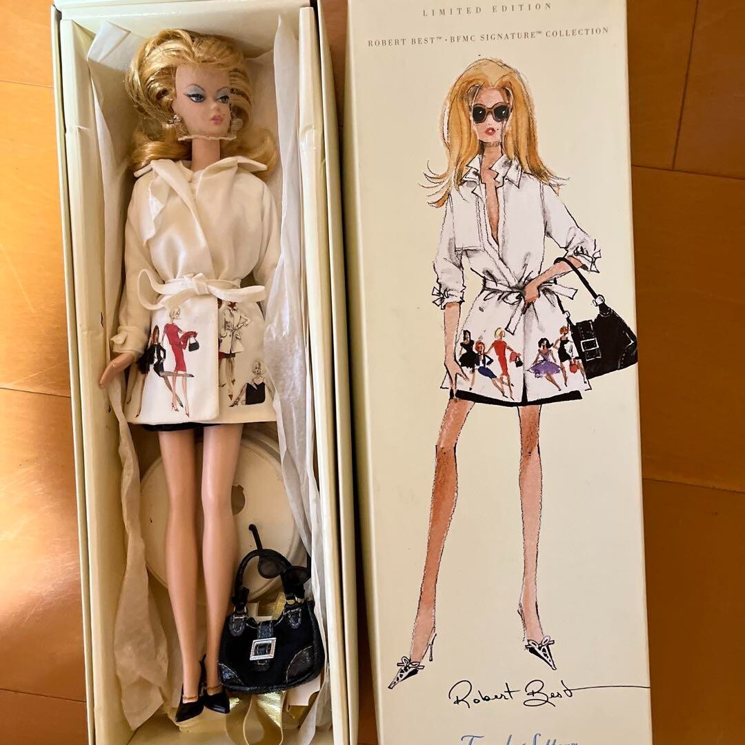Trench Setter Silkstone Barbie in a OOAK ensemble Trench Setter Silkstone Barbie in a OOAK ensemble