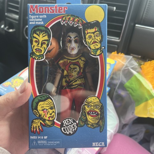 NUOVO Neca Ben Cooper Monster Figure "Dracula" Figura con Costume e Maschera 5,5" - Foto 1 di 5