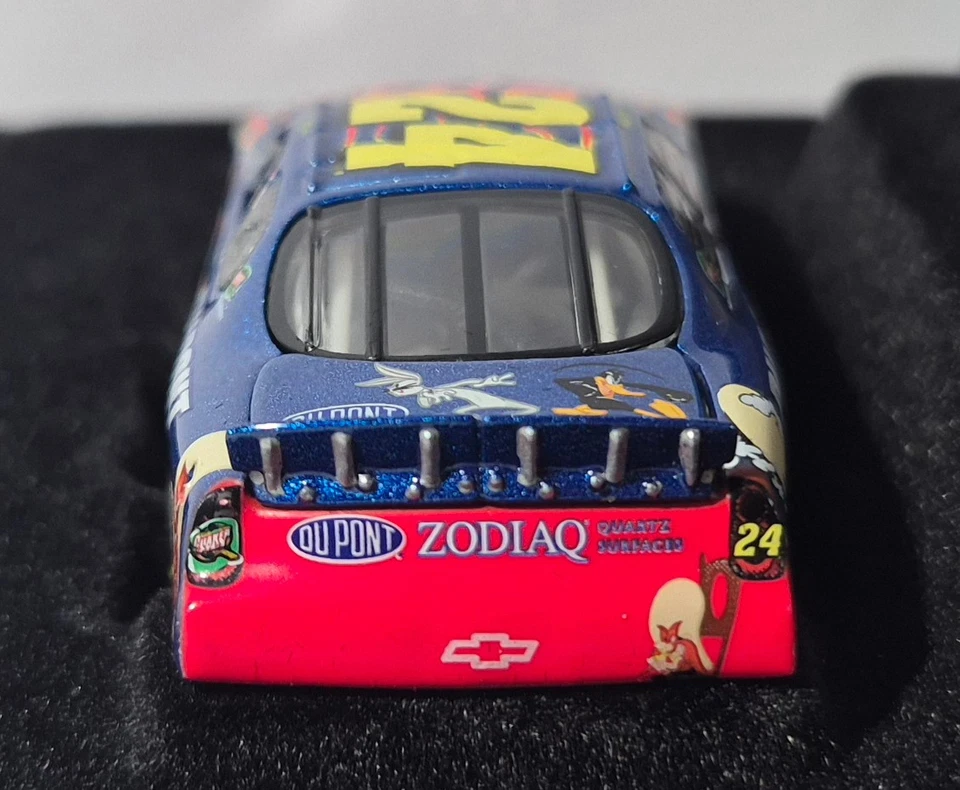 JEFF GORDON 2003 RCCA Elite #24 Dupont/Looney Tunes Monte Carlo 1:64 Scale - Image 3 of 4