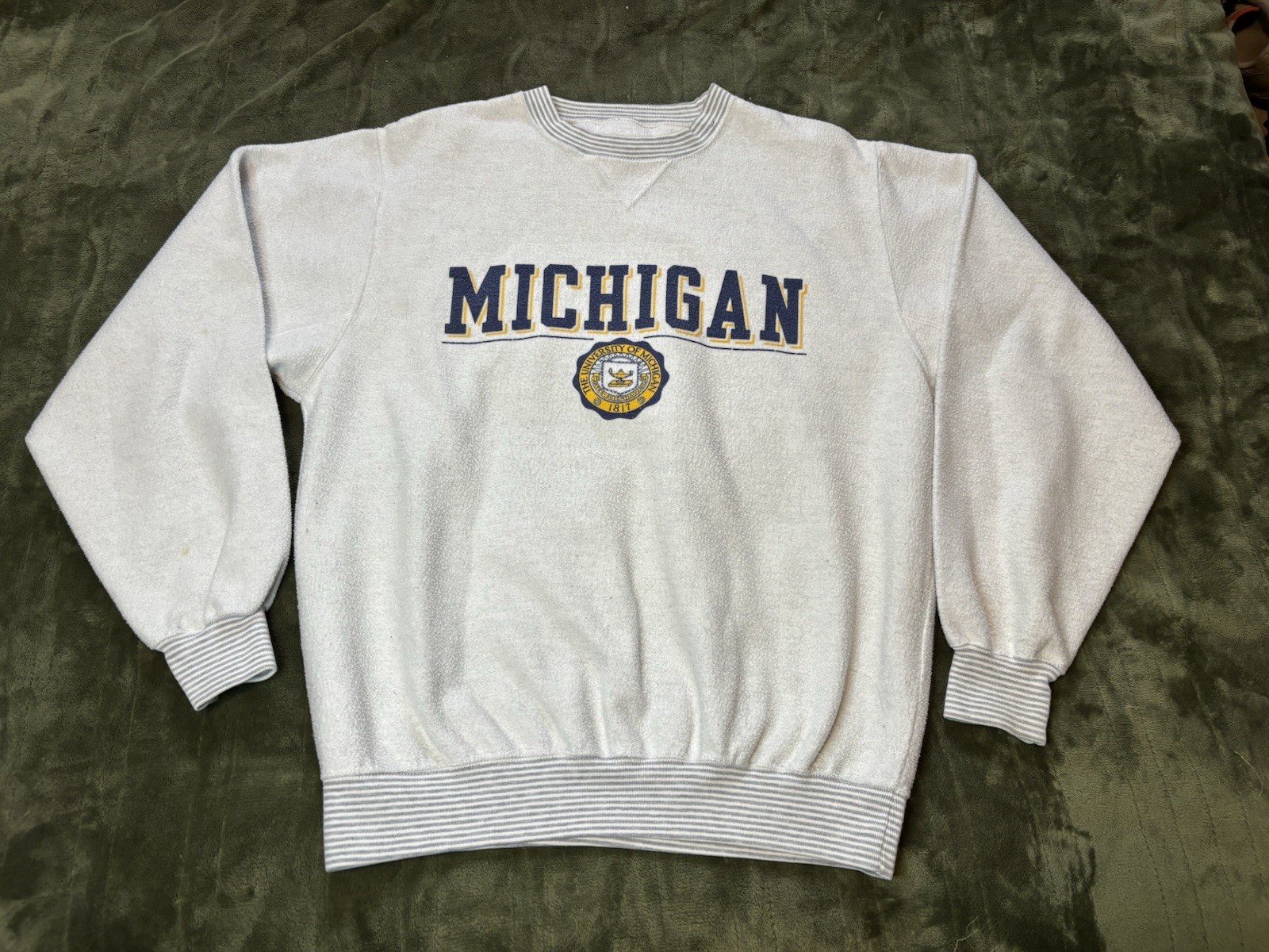 Vintage Michigan Wolverines Sweater Mens Large White Gear For Sports Fleece