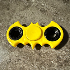 Batman Yellow  Black Bat-Shaped Fidget Spinner Tactile Sensory Toy 8-11 New