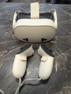 Meta Quest 3S 128GB All-in-One VR Headset with Controllers