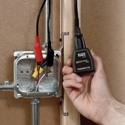 ET310 AC Circuit Breaker Finder, Electric Tester with Integrated GFCI Outlet Tes
