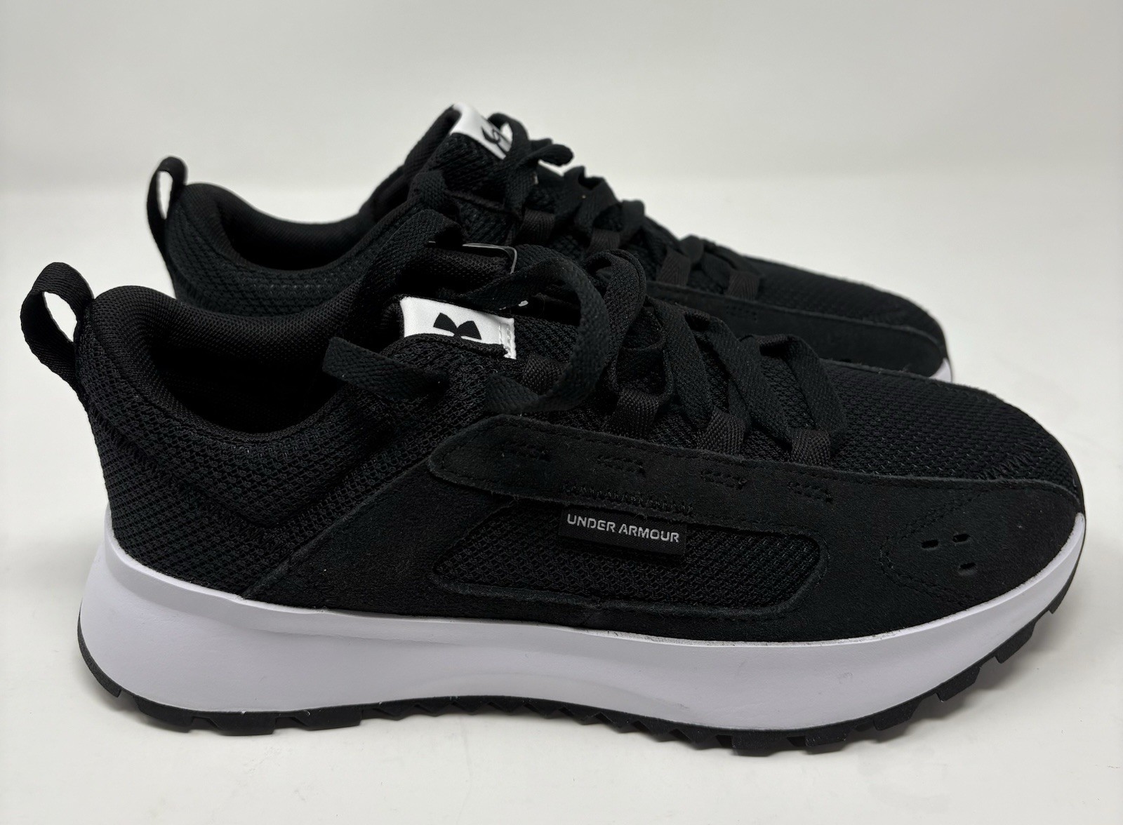 UNDER ARMOUR-New-Women's Size 8, Black/White Street Mirage S