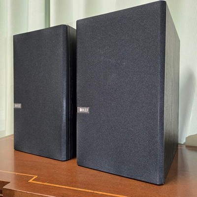 KEF Q300 Bookshelf Speakers Pair Black Oak Uni-Q Driver