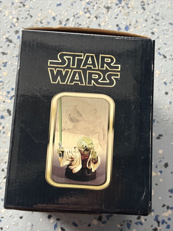 Star Wars Yoda Collectible Bust 4” Gentle Giant Dark Horse Comics 2002 - Image 3 of 3