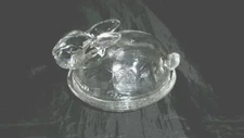 VTG BUNNY RABBIT ON A NEST CLEAR BASKET WEAVE GLASS COVERED CANDY DISH CONTAINER