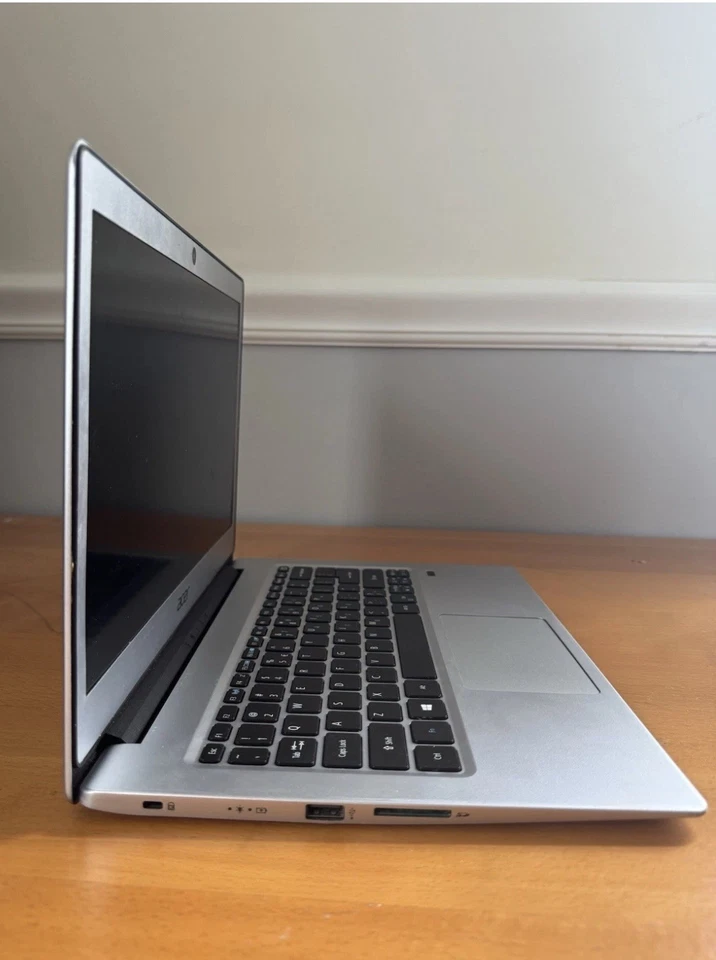 Portátil Acer 13,3” Swift SF 113-31, CPU Intel, 4 GB 64 GB SSD, Win 11 Foto 2 de 4