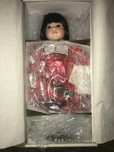 world gallery dolls & collectibles