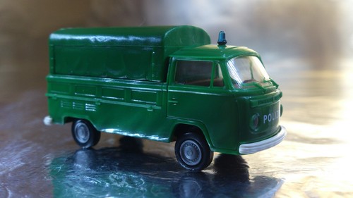 ** Brekina 33901 VW T2 (Police) Polizei Truck + Removable Canopy 1:87 HO Scale - Picture 3 of 5