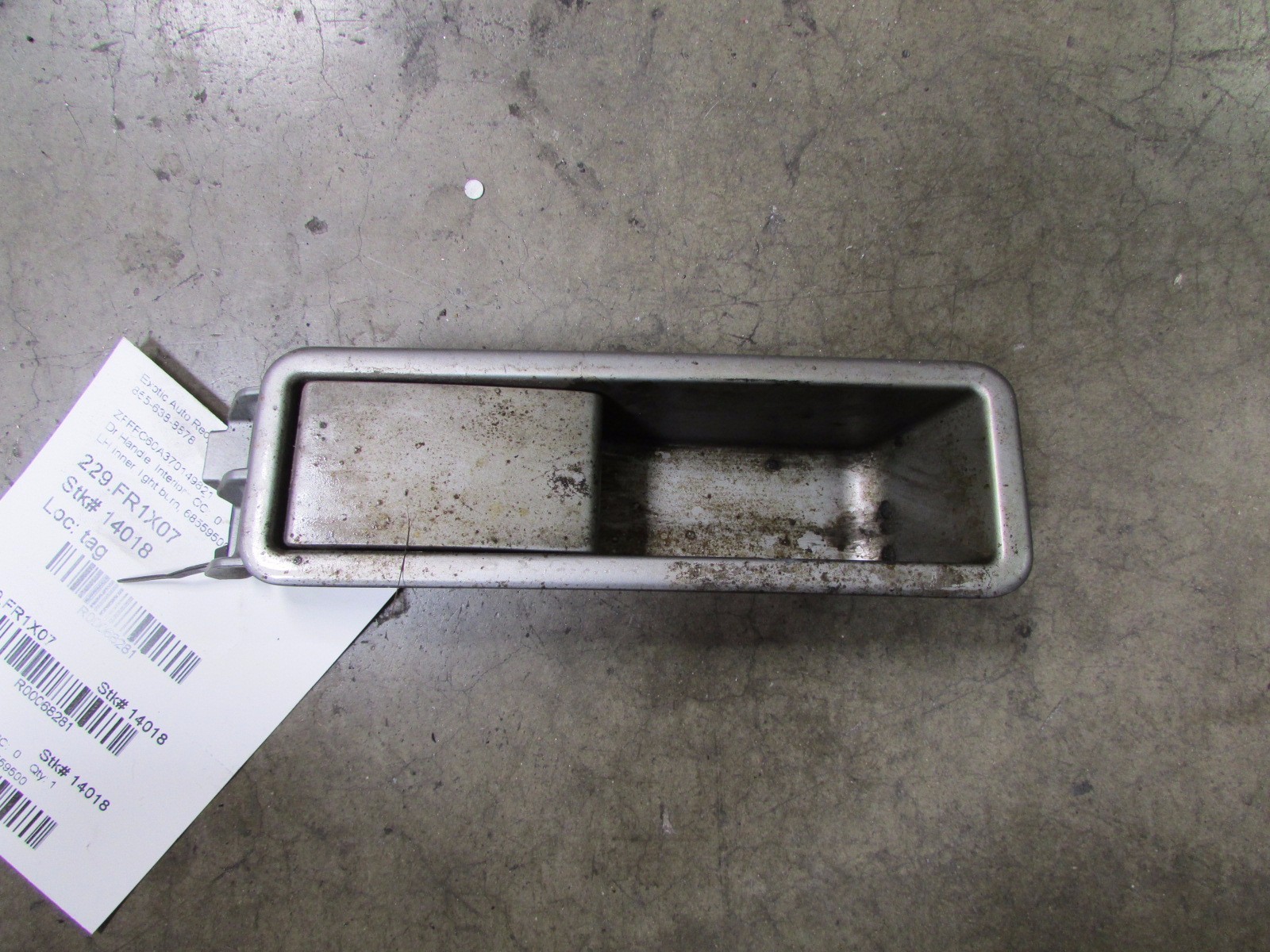Ferrari 599 GTB, LH, Interior Door Handle, Used, Damaged, P/N 68559500