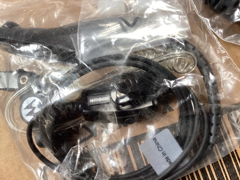 12X Motorola NNTN8459A 1 Wire Surveillance Kit-Black - Image 3 of 3