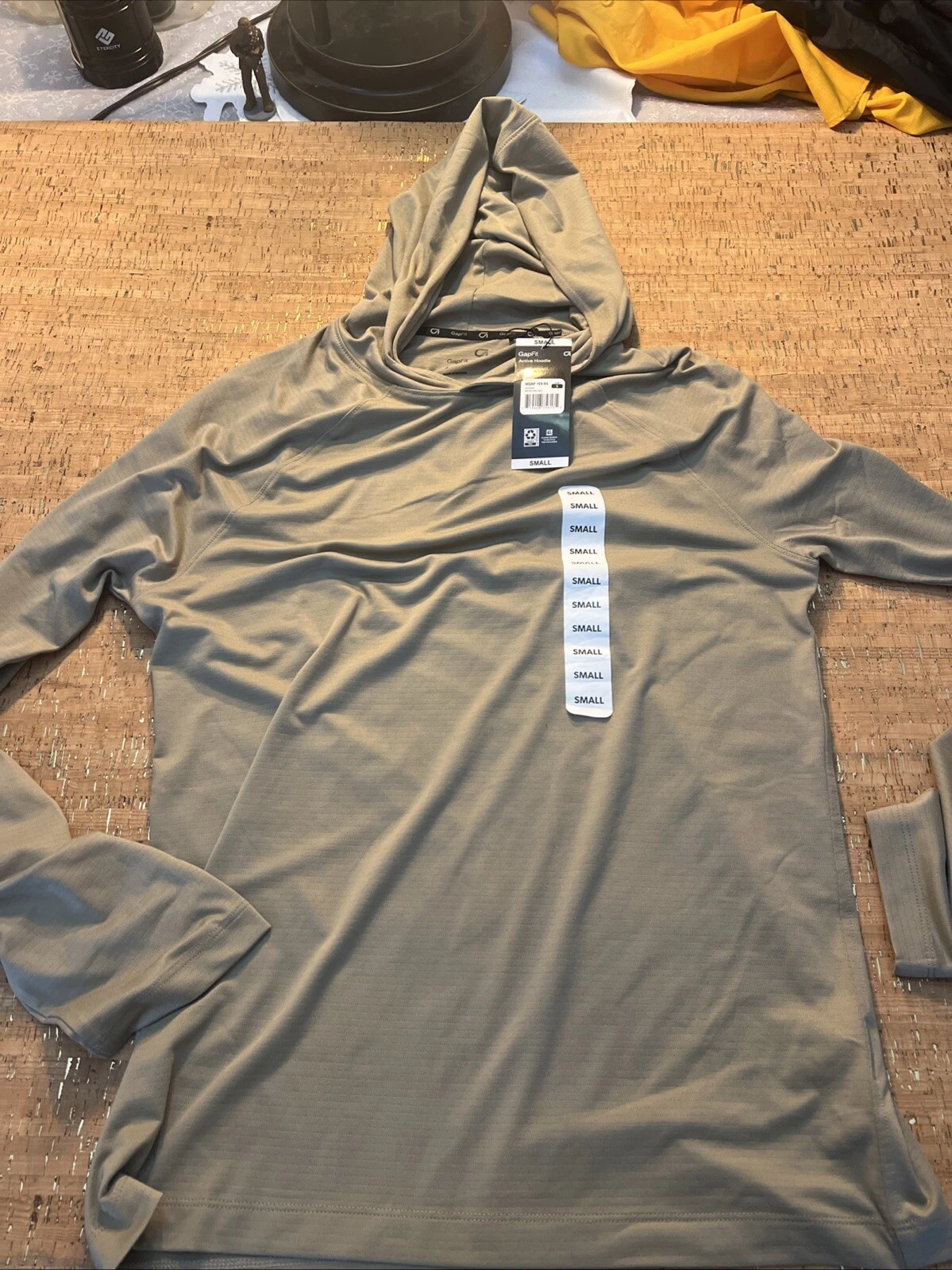 GAP Fit Men's Long Sleeve Moisture Wicking Reflective Logo Active Hoodie Small
Opens in a new window