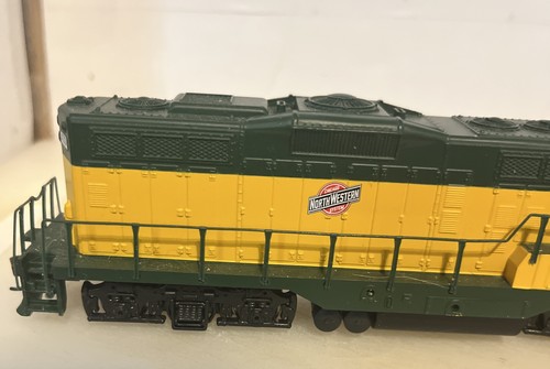 Ho scale GP-9 Walthers Diesel Locomotive 4304. Track Tested. Works. - Picture 7 of 11