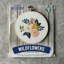 New LEISURE Arts-  WILDFLOWERS  Weekend For Beginners 11 Piece Embroidery Kit