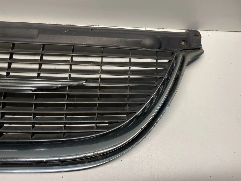 Chrysler Town & Country 1998-2000 parrilla delantera OEM, 104-01625 Foto 4 de 4