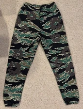 Denim Tears Camo Green Sweatpants Medium (NEVER WORN)  Authentic