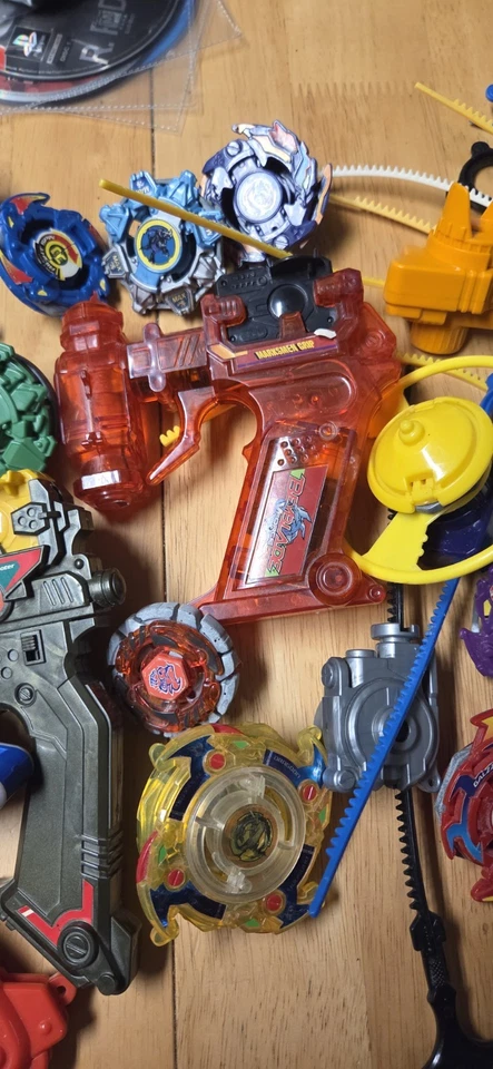 Gran Lote Mixto De Colección Beyblade Hasbro Takara Tomy Metal con Ripcords Lanzadores Foto 3 de 4