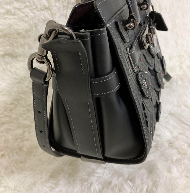 Bolso de Hombro COACH Swagger Flor Té Rosa Usado de Japón Foto 2 de 4